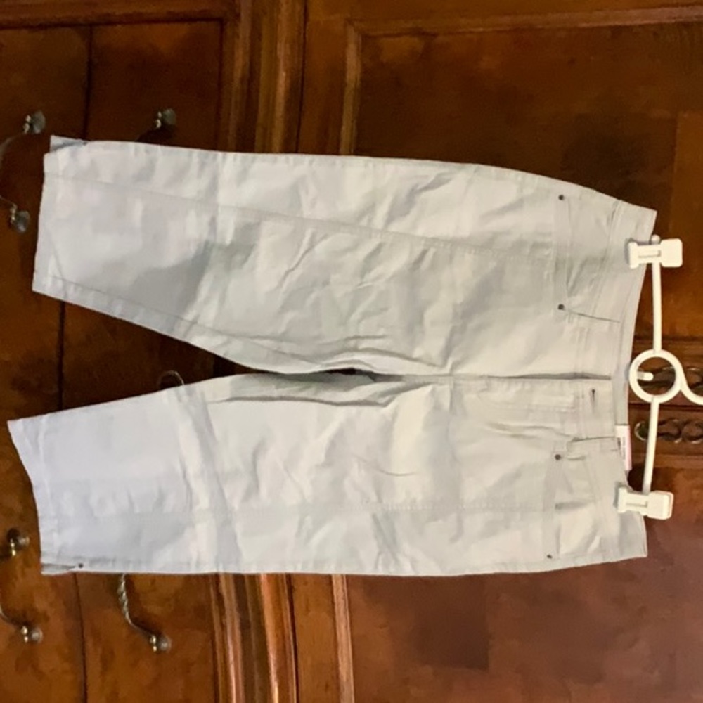 NWT Style & Co core capris size 6. Very light gray almost looks taupe.